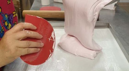 Etalage de la guimauve au miel avant mise en forme